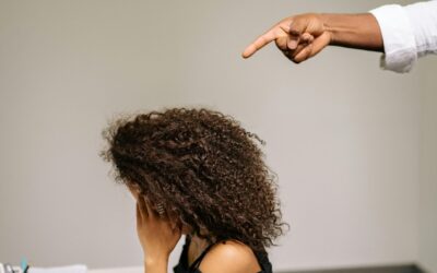 Une relation au travail vous épuise ? Comprendre ce qui se rejoue pour en sortir autrement
